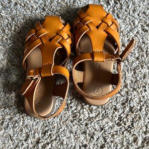 Great condition toddler size 7 cat and Jack sandals